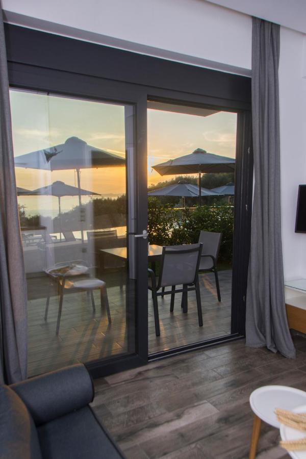 The View Hotel Sofas Coastal Retreat เปร์ดีกา ภายนอก รูปภาพ